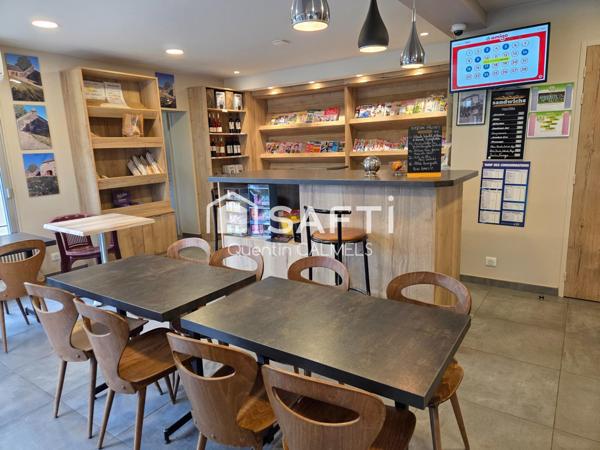 Ensemble immobilier à Nuces , maison de plain-pied et local commercial loué