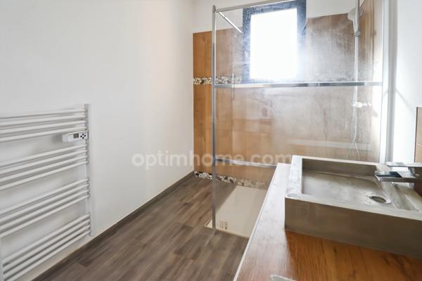 Maison entièrement rénovée sur deux niveaux indépendants de 129 m² - 6 pièces - 3 chambres sur terrain clos de 1744 m² - 87210 LE DORAT