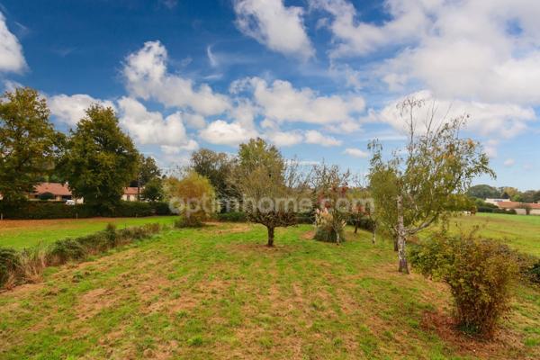 Maison entièrement rénovée sur deux niveaux indépendants de 129 m² - 6 pièces - 3 chambres sur terrain clos de 1744 m² - 87210 LE DORAT