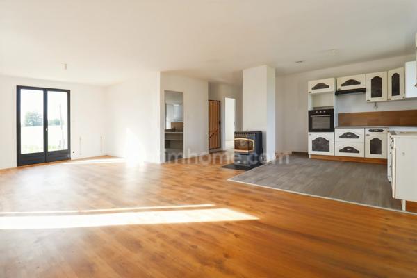 Maison entièrement rénovée sur deux niveaux indépendants de 129 m² - 6 pièces - 3 chambres sur terrain clos de 1744 m² - 87210 LE DORAT