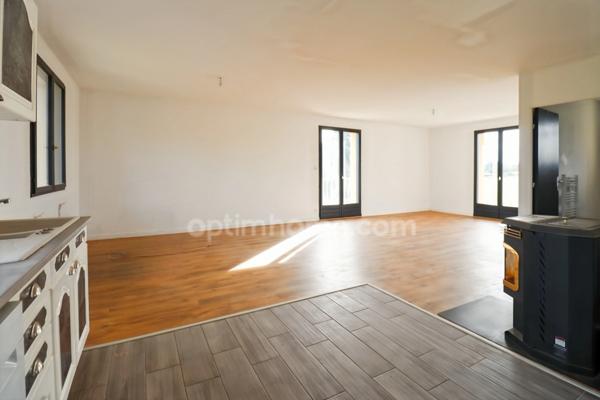 Maison entièrement rénovée sur deux niveaux indépendants de 129 m² - 6 pièces - 3 chambres sur terrain clos de 1744 m² - 87210 LE DORAT