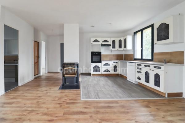 Maison entièrement rénovée sur deux niveaux indépendants de 129 m² - 6 pièces - 3 chambres sur terrain clos de 1744 m² - 87210 LE DORAT