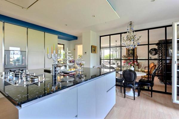 Rixheim, magnifique maison de maître de 245 m2, entièrement rénovée, sur un parc de 1600 m2