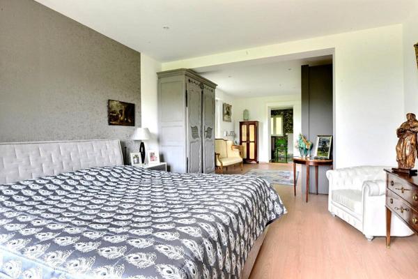 Rixheim, magnifique maison de maître de 245 m2, entièrement rénovée, sur un parc de 1600 m2