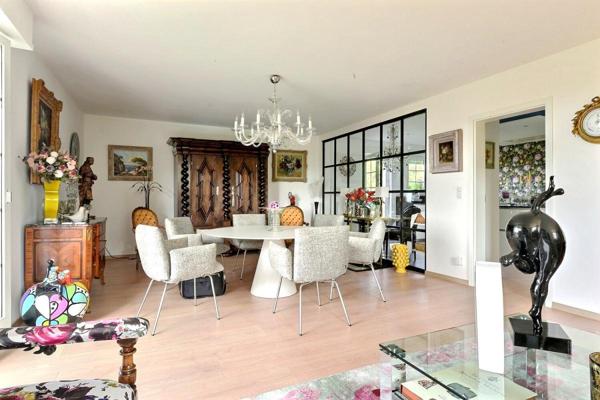 Rixheim, magnifique maison de maître de 245 m2, entièrement rénovée, sur un parc de 1600 m2