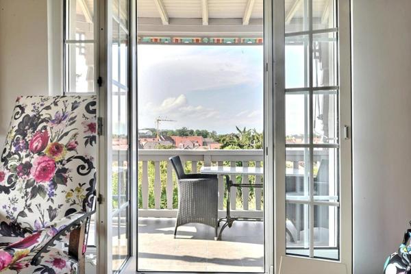 Rixheim, magnifique maison de maître de 245 m2, entièrement rénovée, sur un parc de 1600 m2