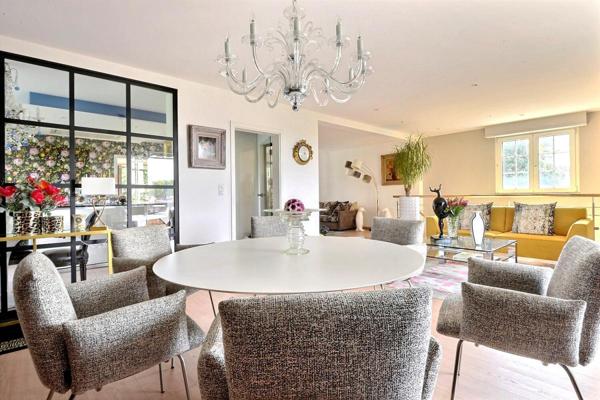 Rixheim, magnifique maison de maître de 245 m2, entièrement rénovée, sur un parc de 1600 m2