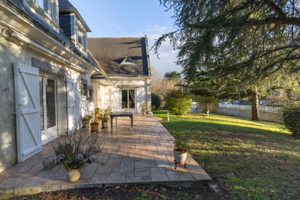 IMMACULEE BELLE PROPRIETE d'environ 200M2 + SOUS SOL COMPLET