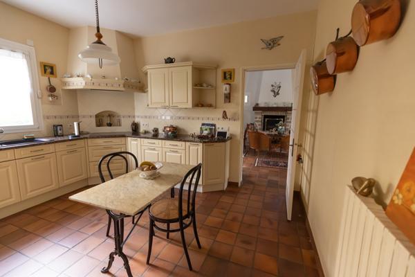 IMMACULEE BELLE PROPRIETE d'environ 200M2 + SOUS SOL COMPLET