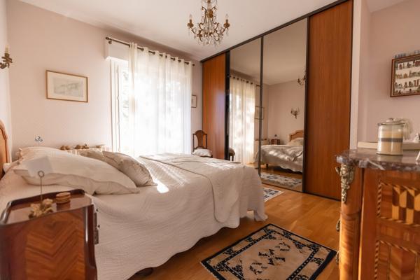 IMMACULEE BELLE PROPRIETE d'environ 200M2 + SOUS SOL COMPLET