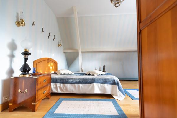 IMMACULEE BELLE PROPRIETE d'environ 200M2 + SOUS SOL COMPLET