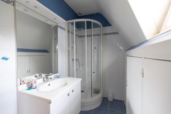 IMMACULEE BELLE PROPRIETE d'environ 200M2 + SOUS SOL COMPLET