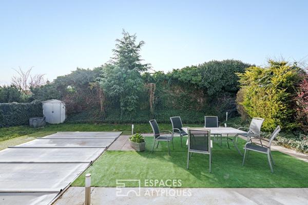 Maison de ville à réinventer avec jardin intimiste et piscine