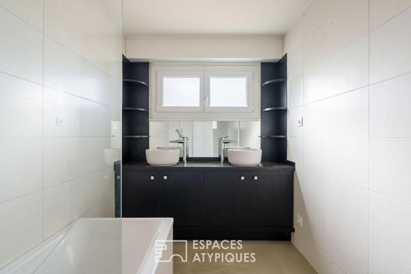 Maison de ville à réinventer avec jardin intimiste et piscine