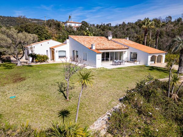 Domaine d’Exception à Plan-de-la-Tour – Propriété Unique sur 11 487 m² : 4 Villas, Parc Arboré, Piscines, Spa,