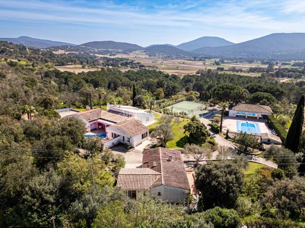 Domaine d’Exception à Plan-de-la-Tour – Propriété Unique sur 11 487 m² : 4 Villas, Parc Arboré, Piscines, Spa,