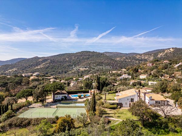 Domaine d’Exception à Plan-de-la-Tour – Propriété Unique sur 11 487 m² : 4 Villas, Parc Arboré, Piscines, Spa,