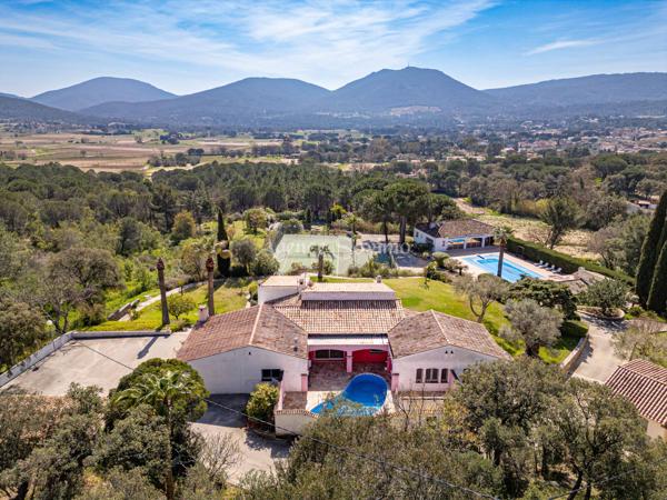 Domaine d’Exception à Plan-de-la-Tour – Propriété Unique sur 11 487 m² : 4 Villas, Parc Arboré, Piscines, Spa,