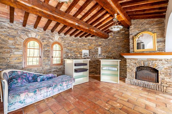 Domaine d’Exception à Plan-de-la-Tour – Propriété Unique sur 11 487 m² : 4 Villas, Parc Arboré, Piscines, Spa,