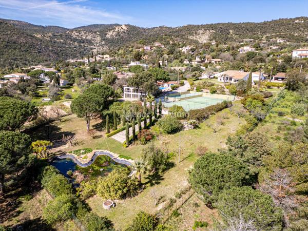 Domaine d’Exception à Plan-de-la-Tour – Propriété Unique sur 11 487 m² : 4 Villas, Parc Arboré, Piscines, Spa,