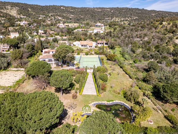 Domaine d’Exception à Plan-de-la-Tour – Propriété Unique sur 11 487 m² : 4 Villas, Parc Arboré, Piscines, Spa,