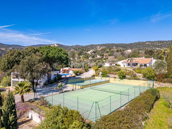 Domaine d’Exception à Plan-de-la-Tour – Propriété Unique sur 11 487 m² : 4 Villas, Parc Arboré, Piscines, Spa,