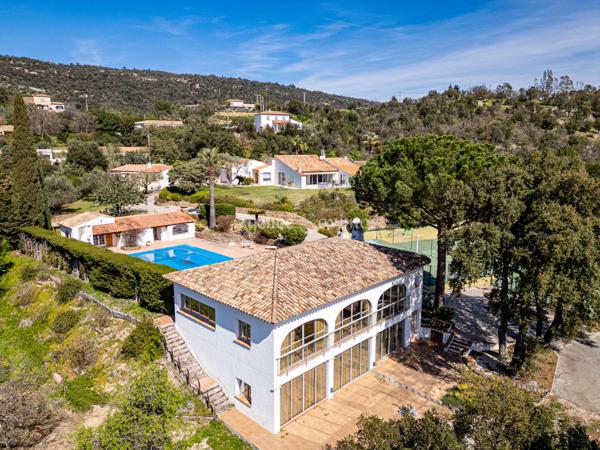 Domaine d’Exception à Plan-de-la-Tour – Propriété Unique sur 11 487 m² : 4 Villas, Parc Arboré, Piscines, Spa,