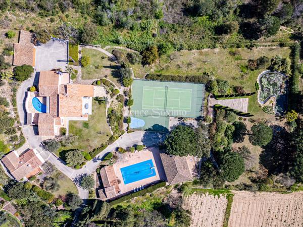 Domaine d’Exception à Plan-de-la-Tour – Propriété Unique sur 11 487 m² : 4 Villas, Parc Arboré, Piscines, Spa,