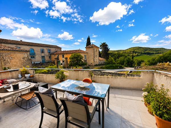 PROCHE LIMOUX 8KM-ENSEMBLE IMMOBILIER STUDIO ET APPARTEMENT AVEC TERRASSE