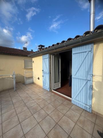 PROCHE LIMOUX 8KM-ENSEMBLE IMMOBILIER STUDIO ET APPARTEMENT AVEC TERRASSE