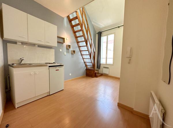 Studio avec mezzanine hyper centre ville Bourges !