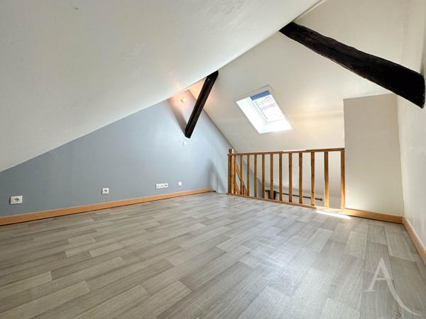 Studio avec mezzanine hyper centre ville Bourges !