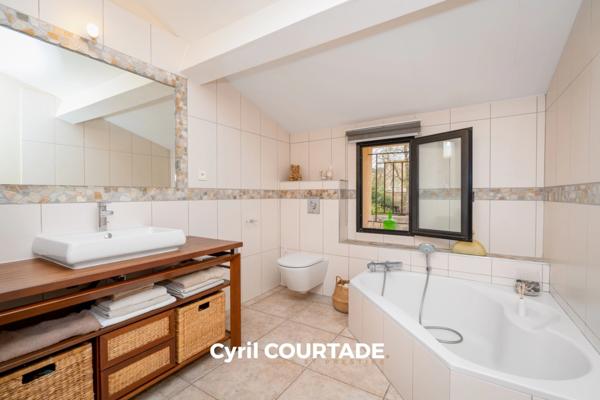 Beauvoisin, Dpt Gard (30), Maison en pierre de 236m² avec dépendance et piscine - Jardin de 247m²