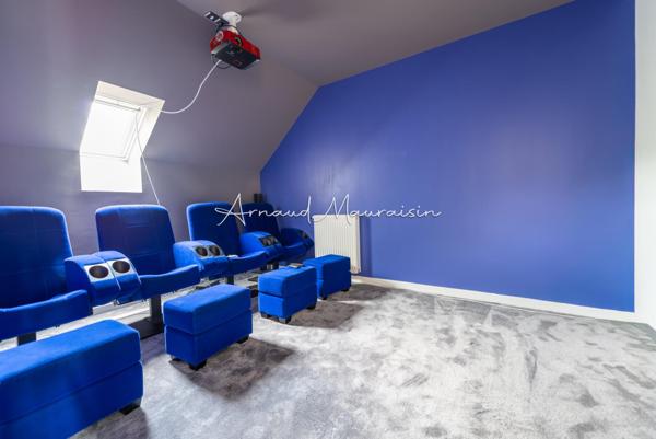 Maison récente lumineuse avec de beaux volumes