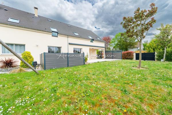 Maison récente lumineuse avec de beaux volumes