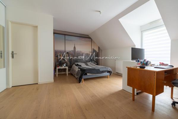 Maison récente lumineuse avec de beaux volumes