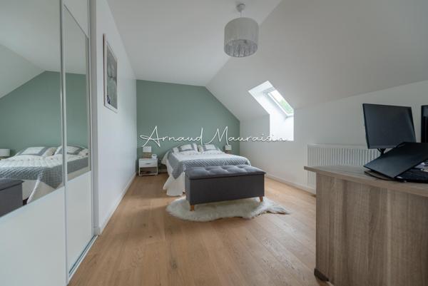 Maison récente lumineuse avec de beaux volumes