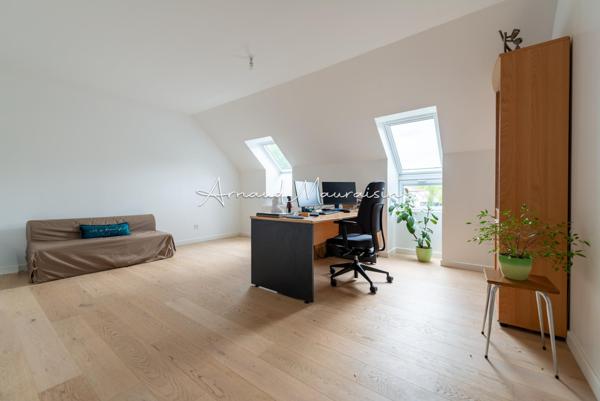 Maison récente lumineuse avec de beaux volumes