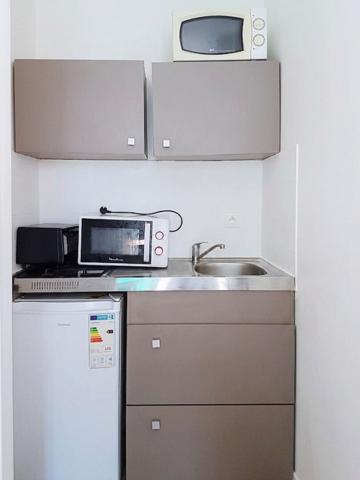 A vendre PAU Centre-ville Studio de 17.74 m² avec balcon et cave