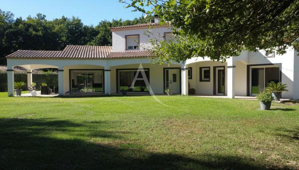 SAINTES - Belle propriété familiale de 186m² sur 2800m² de terrain arboré