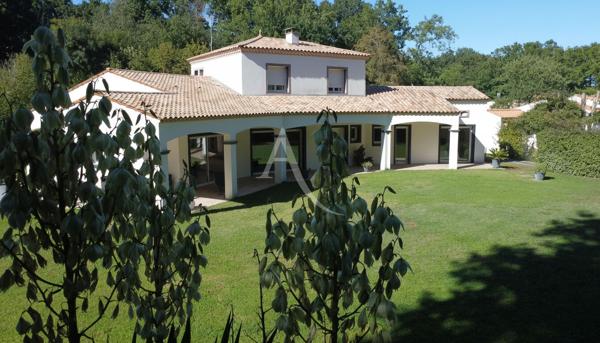 SAINTES - Belle propriété familiale de 186m² sur 2800m² de terrain arboré