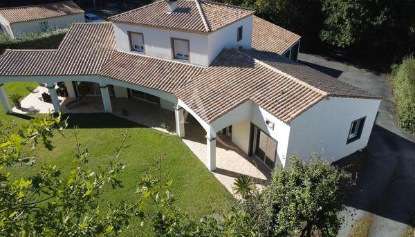 SAINTES - Belle propriété familiale de 186m² sur 2800m² de terrain arboré