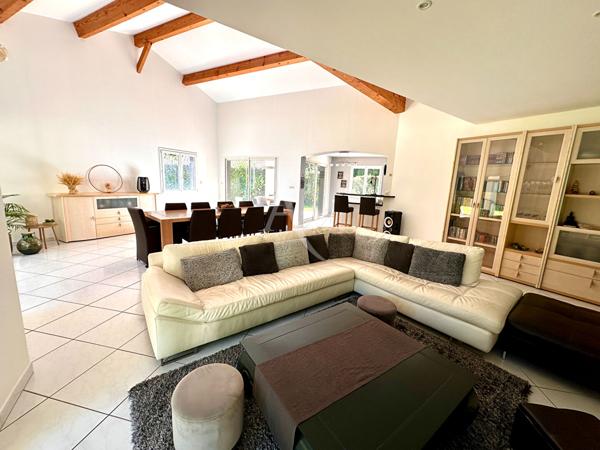 SAINTES - Belle propriété familiale de 186m² sur 2800m² de terrain arboré