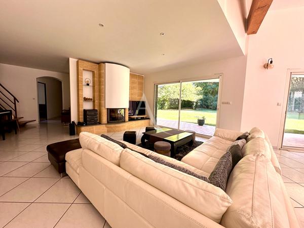 SAINTES - Belle propriété familiale de 186m² sur 2800m² de terrain arboré