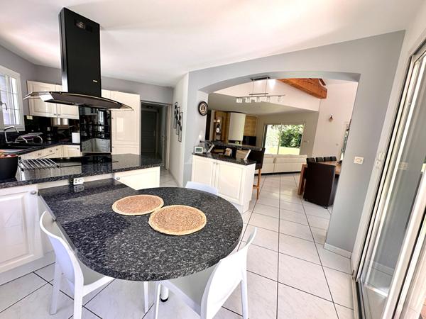 SAINTES - Belle propriété familiale de 186m² sur 2800m² de terrain arboré