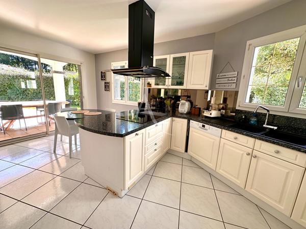 SAINTES - Belle propriété familiale de 186m² sur 2800m² de terrain arboré