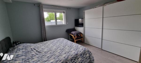 LA GUERCHE DE BGNE - Centre ville - Maison récente avec cour-garage