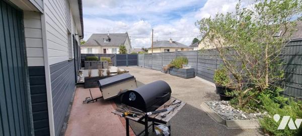 LA GUERCHE DE BGNE - Centre ville - Maison récente avec cour-garage