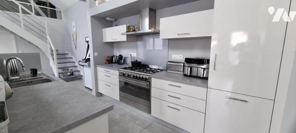 LA GUERCHE DE BGNE - Centre ville - Maison récente avec cour-garage