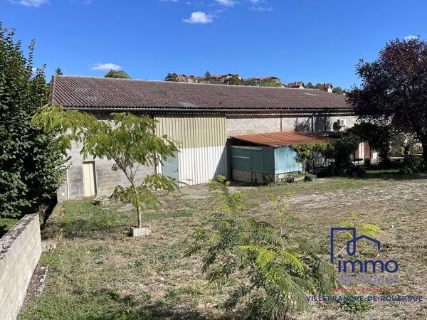 Bel emplacement commercial entrepôt 330 m² + Appartement T5 106 m² sur parcelle de 1360 m²